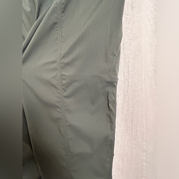 Lululemon Ruched Joggers - Picture 4 of 7